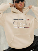 Moletom Feminino Vintage Calvin Style com Capuz – Estampa Letter Print, Manga Longa e Bolso Canguru