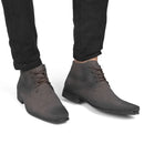 Kit Masculino Elegante – Bota Esportiva em Nobuck + Cinto e Carteira